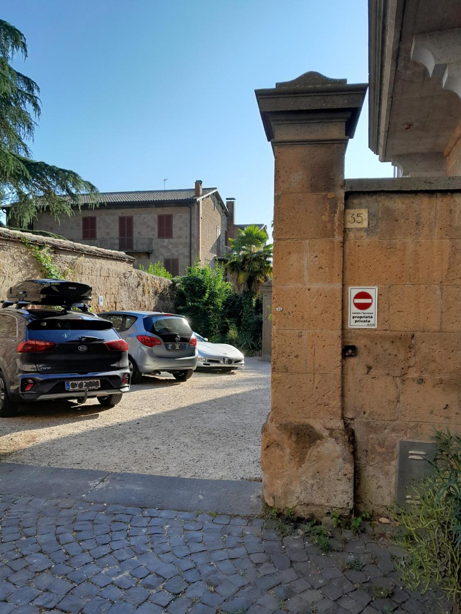 Porta Vivaria Orvieto- Private Parking Esterno foto